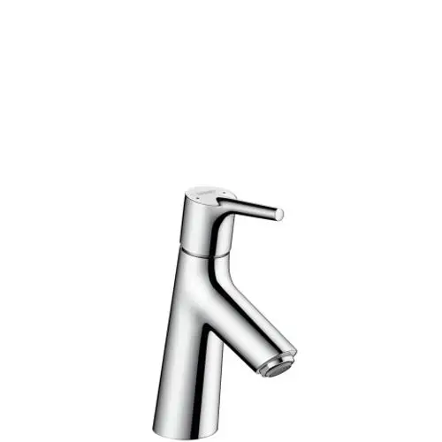 Chromfarbener Einhebel-Waschtischmischer von Hansgrohe mit Zugstangen-Ablaufgarnitur. Der Wasserhahn hat einen schlichten, modernen Designansatz.